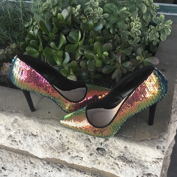Qupid Shoes - QUPID Mermaid Sequins Single Sole Size 6 Pump Heel